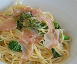 たっぷりシラスのペペ